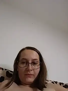 polarbear_mary live cam on StripChat