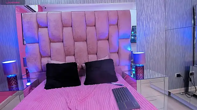 Yuna_Soo live cam on StripChat