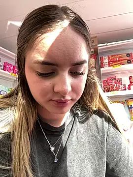 imlindapink (F young) - Boobs oil 🍒💦