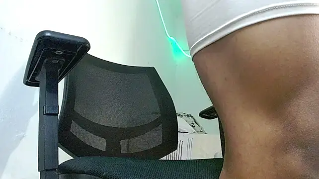 tonydesire_ webcam