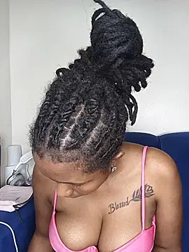 Suckmysweetboobs webcam