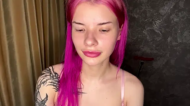 CowingGirl webcam