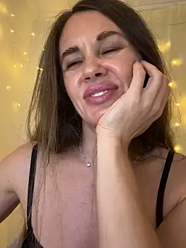 LucieMack live cam preview