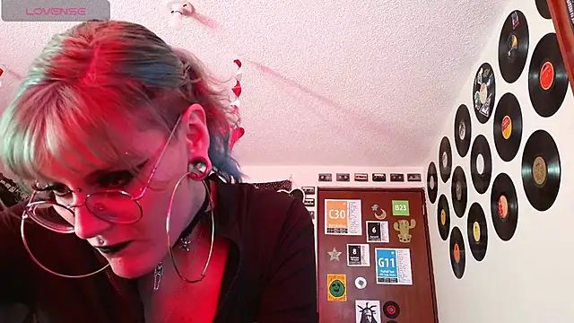 Rossiee_huntt live cam on StripChat