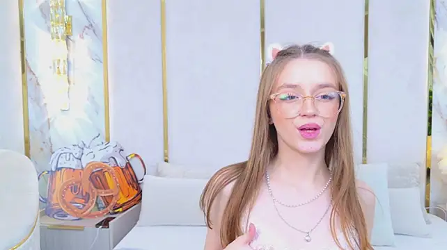 StellaMour live cam preview