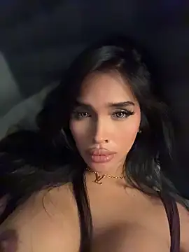 PrettyYoungHugeCockTS live cam preview