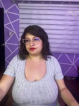 MiiaaJoness webcam