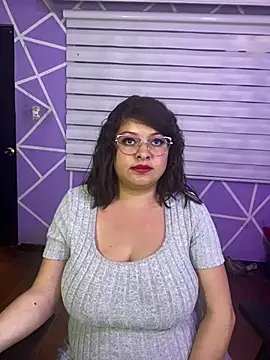MiiaaJoness webcam