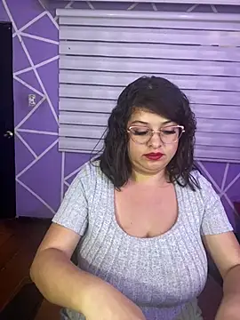MiiaaJoness live cam on StripChat