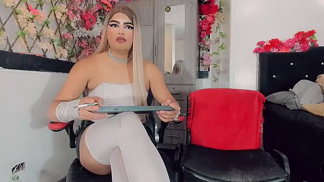 Thiara_veky_ webcam