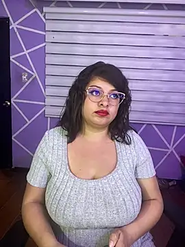 MiiaaJoness webcam