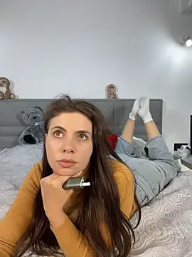 CurlyLara live sex cam