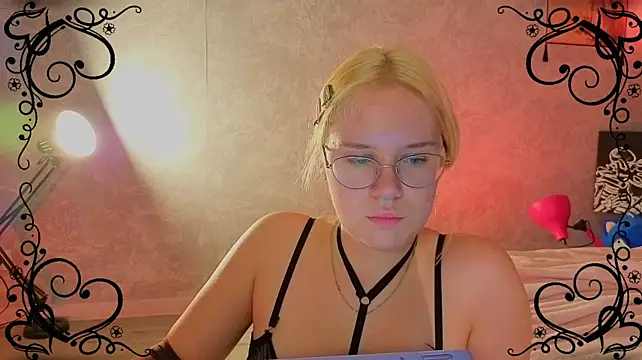 Mia_Luw webcam