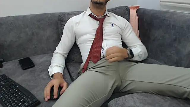 Naughtb0y live cam on StripChat