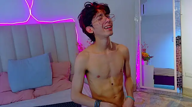 Twink_Sebas7 live cam on StripChat