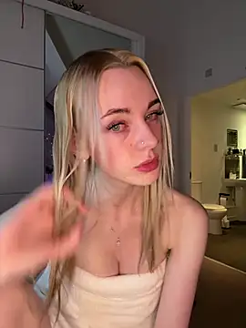 Lolabunnyblondie webcam