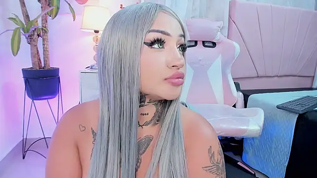 Bella--green webcam