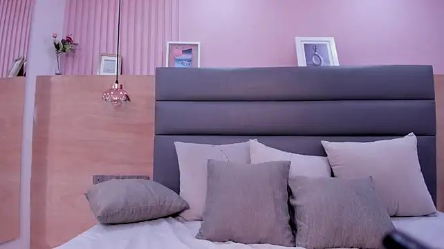 _lya_white webcam