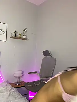 MiaraLove webcam