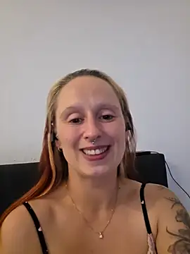 Bellaaa17 webcam