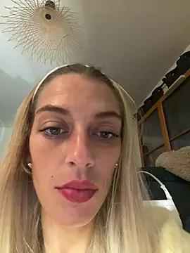 Bellalolahot webcam