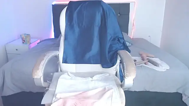 selena_yourmilf webcam