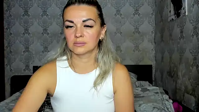 NicoletMoore webcam