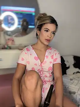 Alisha-Bond webcam