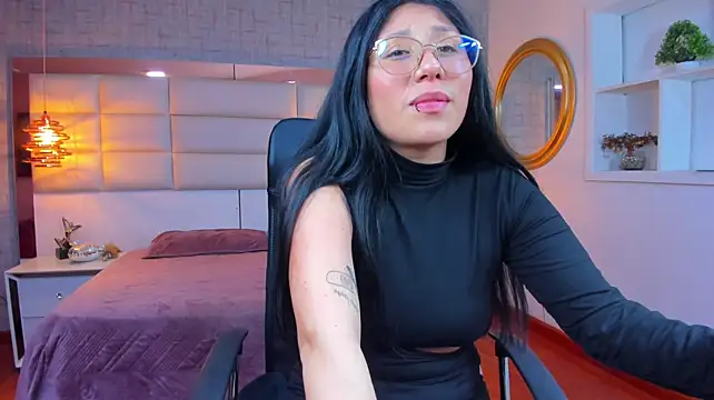 Lucia_Larson webcam