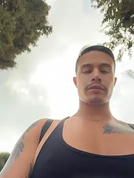 dominickvegas77 (Ask my age) - Four fingers hole public