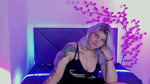 JoannLowe webcam