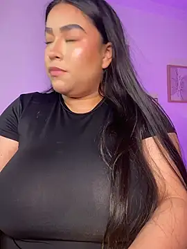zoey_thompson (F teen) - Bounce boobs in the hall🥵