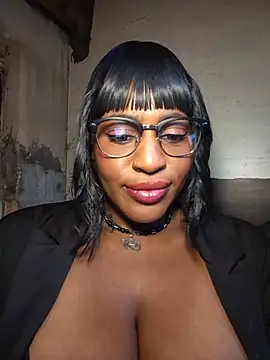 AmazonianMistress webcam
