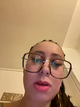 queenlo_xxx webcam
