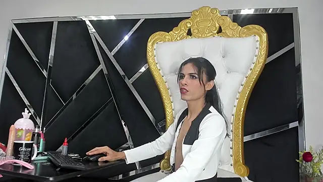 Aisha_hotts777 webcam