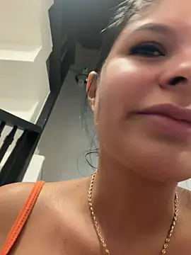 Elara_Luxe webcam