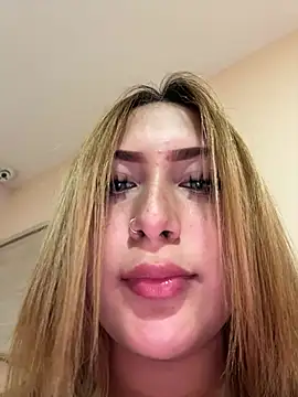 MiaAdams21 webcam