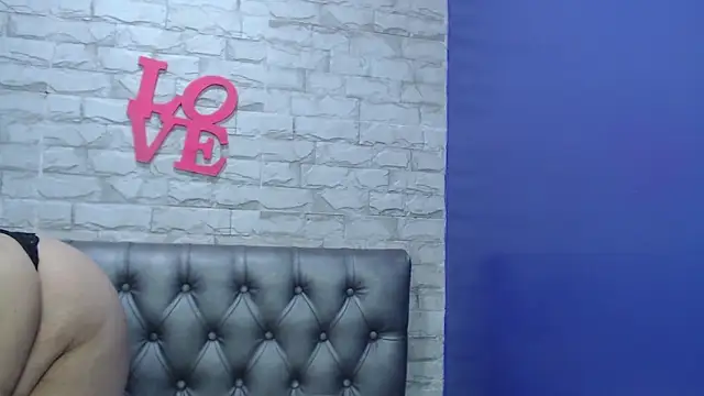 Milf-Prettyboobs webcam