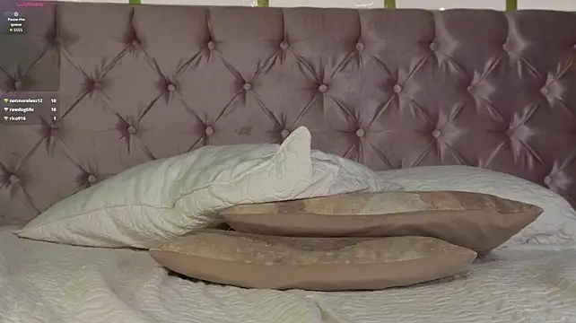 Aurora_Cruz webcam