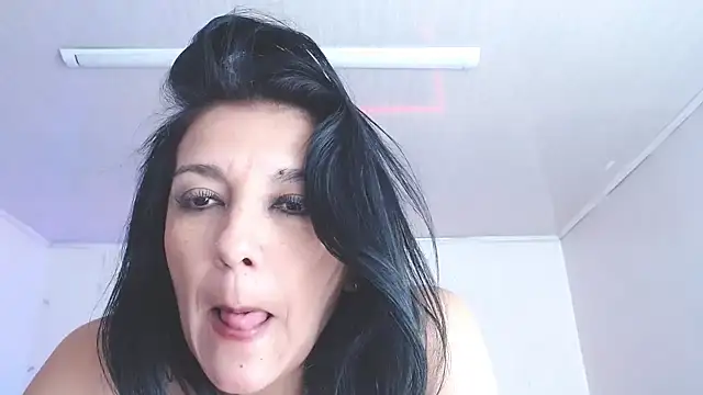 selena_yourmilf webcam