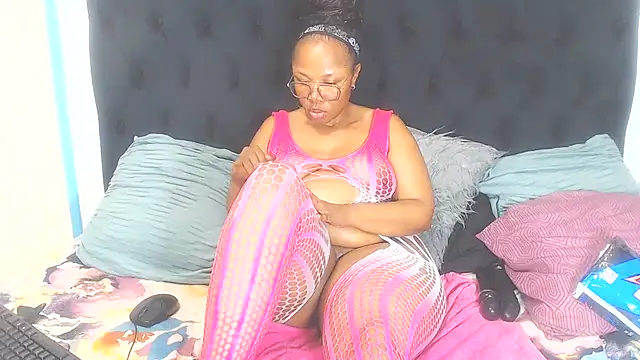 BootyClitQueen webcam