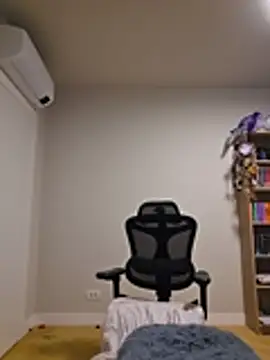 MiaRides19 live cam preview