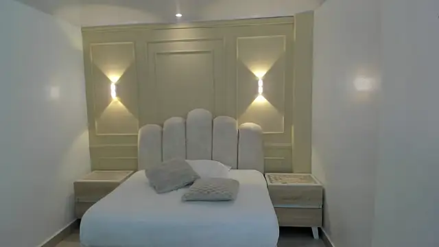 LESLYSIMPSON webcam