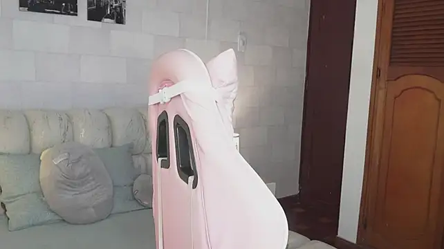 Naomi-Gray webcam