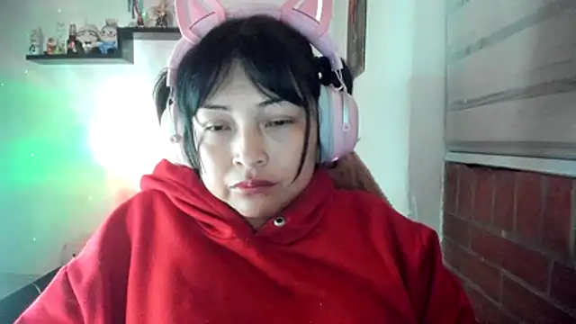 Shaddycute_ live cam on StripChat
