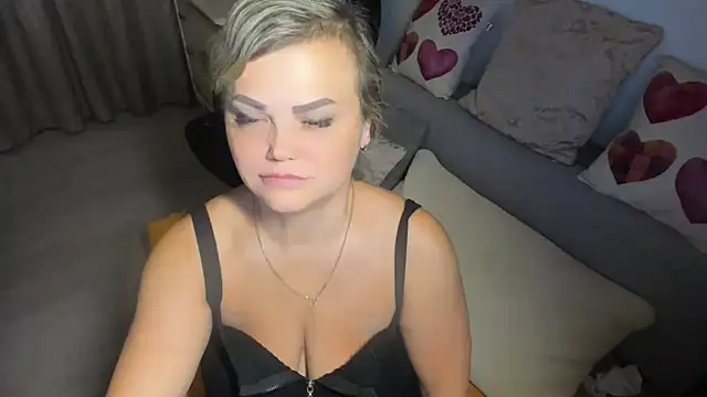 MildMature live cam preview