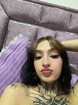 dulce-katt live cam on StripChat