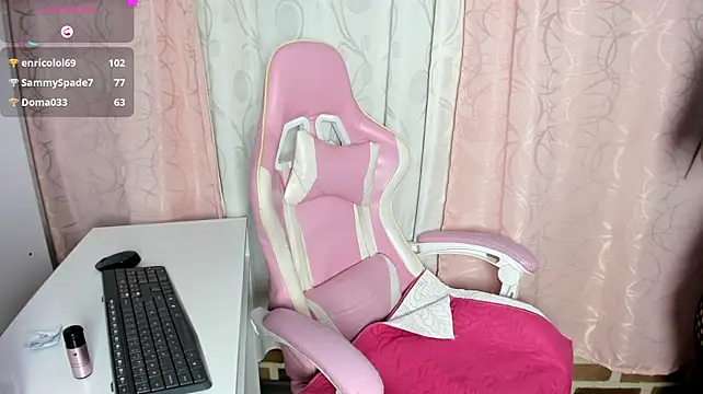 noemi444 live cam on StripChat