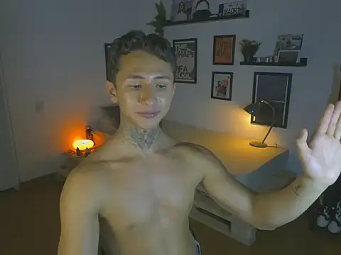 ArchiGoldd live cam on StripChat