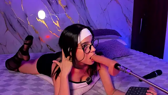 Emmiicute live cam on StripChat